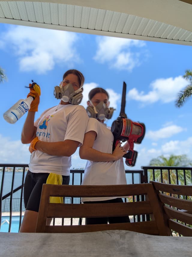 Keep'n It Kleen team member cleaning